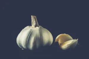 রসুনের উপকারিতা ও অপকারিতা